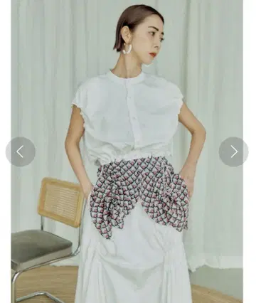 UN3D. 헴 개더 패턴 탱크탑 레드 계열 언쓰리드