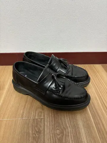 Dr.Martens 에이드리안 태슬 로퍼 UK9