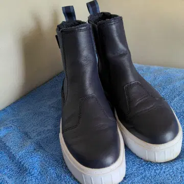 PUMA 네이비 가죽 사이드 고어 부츠 통굽