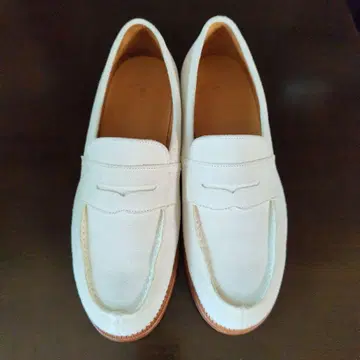 새상품, 미사용 고타이리쿠 화이트 스웨이드 로퍼