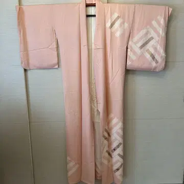 기모노 옅은 핑크 단풍 자수 무늬 가을