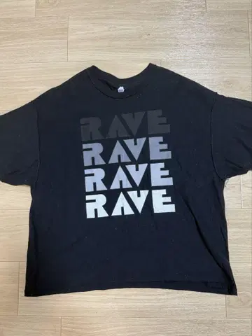 ISNESS MUSIC RAVE 티셔츠