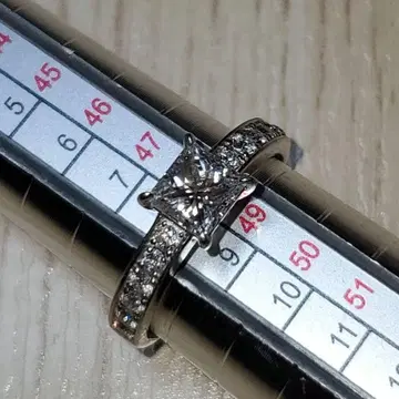 플라티나 950 프린세스 컷 다이아몬드 반지 중앙석 0.7ct 9호