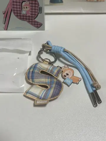 러브러브 LABUBU PIN FOR LOVE 팝마트 펜던트 [ S ]