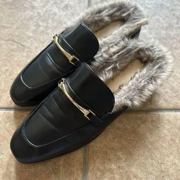 퍼 달린 블랙 슬립온