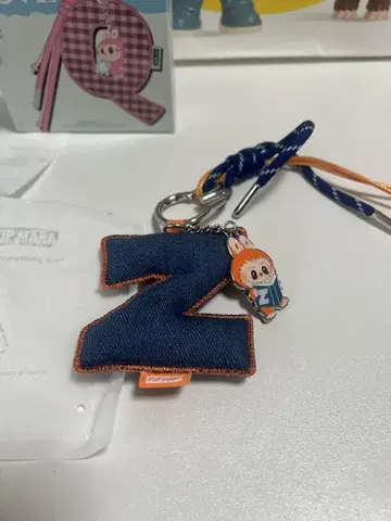 라부부 LABUBU PIN FOR LOVE 팝마트 펜던트 [ Z ]