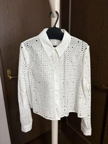 zara 화이트 자수 셔츠 긴팔