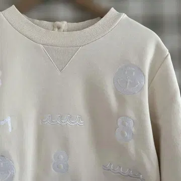 muta 맨투맨 풀오버