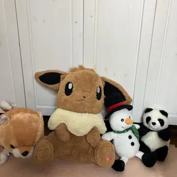 이브이와 봉제 인형 세트