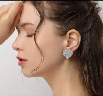 [ 새상품 ] 큐빅 파베 하트 귀걸이