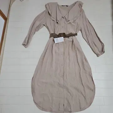 미사용 새상품 베이지 셔츠 원피스 긴팔 허리 벨트 포함
