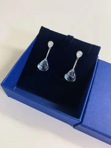 스와로브스키 Swarovski Lunar Moonlight 귀걸이