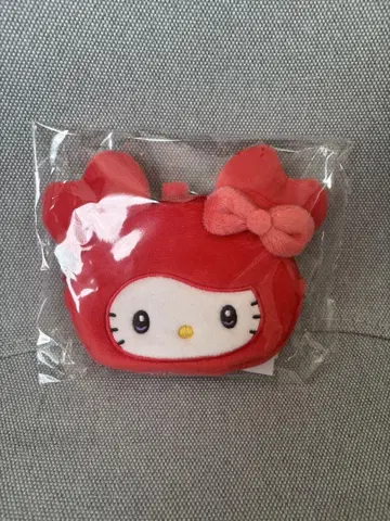 TWICE LOVELY x SANRIO 캔 파우치 (첸 리 x 키티)
