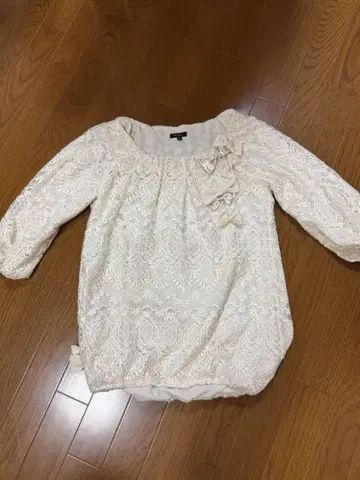 아이보리 레이스 상의 사이즈 4