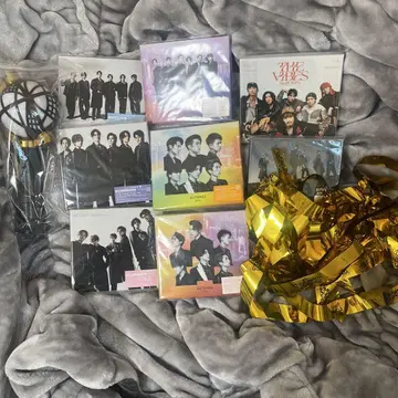 SixTONES 묶음 판매 시세 몰라서 가격 인하합니다 댓글 주세요~