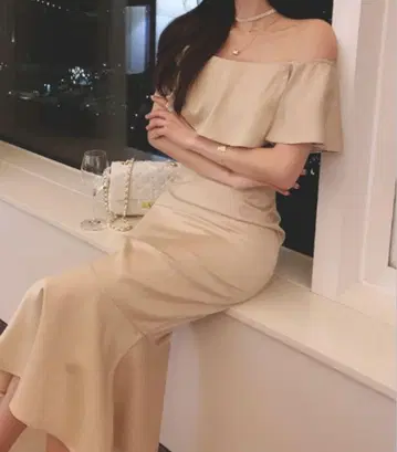 베이지 오프숄더 타이트 스커트 S