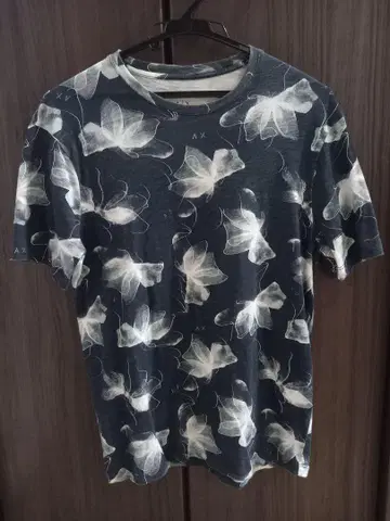 새상품급 ARMANI EXCHANGE T셔츠 꽃무늬 XS