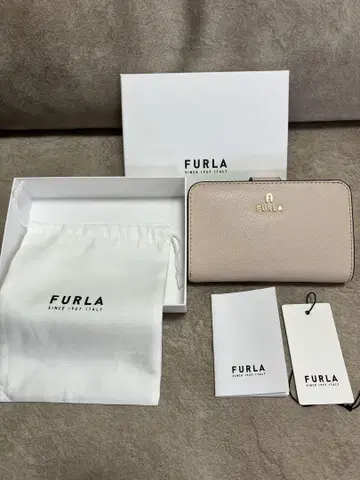 미사용 새상품 FURLA 까멜리아 접이식 지갑 베이지