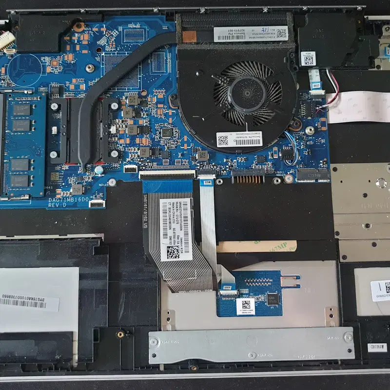 HP 파빌리온 노트북>> 15-cc515TU 반본체 부품용으로 처분