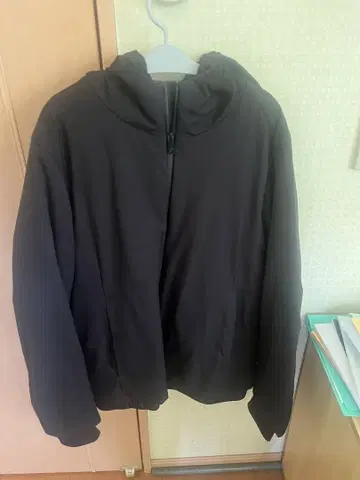 경량 후드 부착 블랙 다운 자켓
