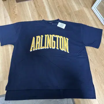 ARLINGTON 프린트 네이비 T셔츠