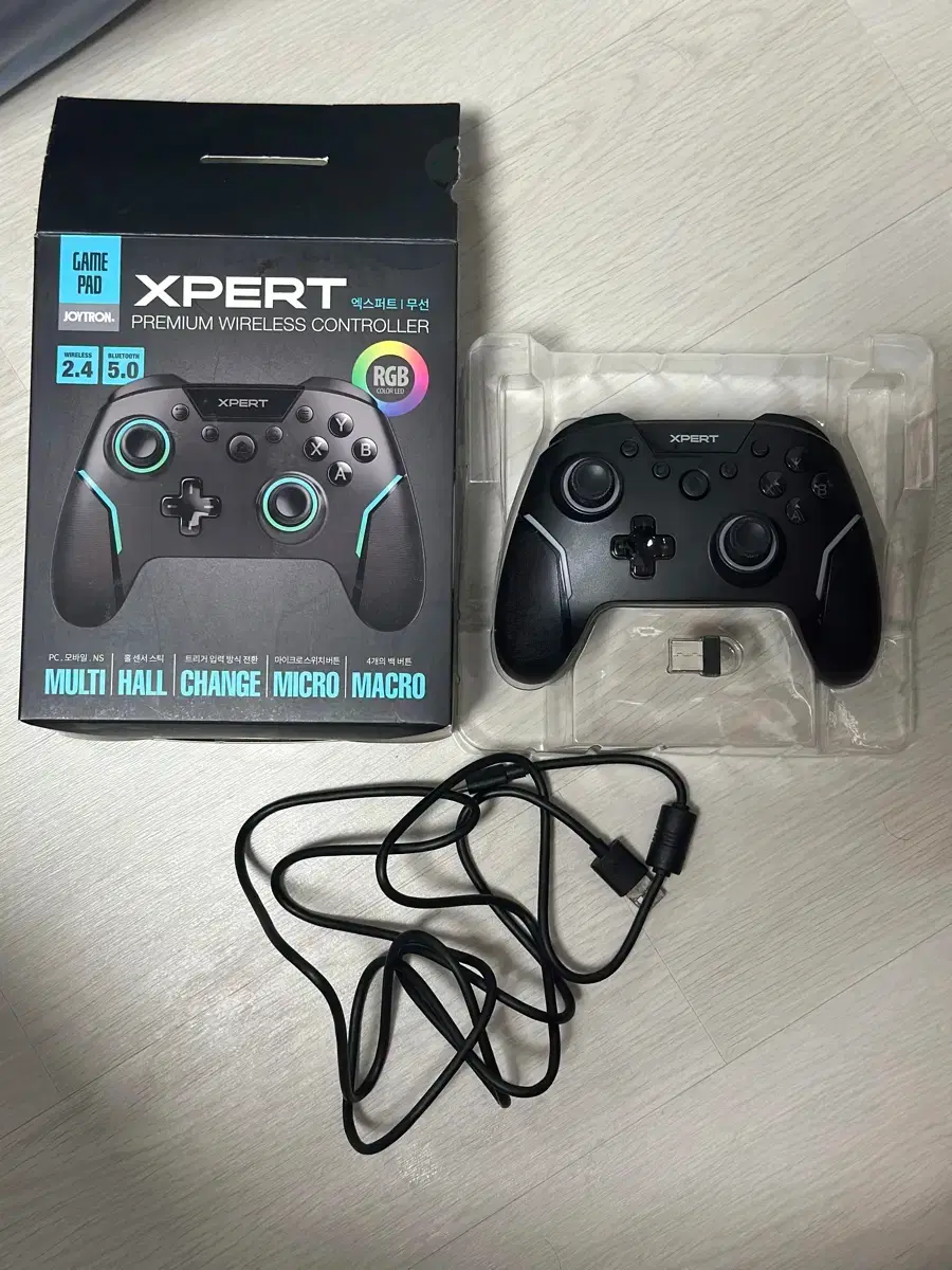 GAMESIR X2 USB-C Gamepad (used/foldable phone compatible)  #GAMESIRX2,#USB게임패드,#폴드폰게임패드,#중고게임패드,#모바일게임컨트롤러 on Bunjang Global Site.
