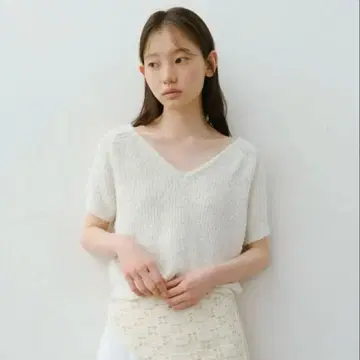 MUSINSA URAGO Boucle V-neck half knit