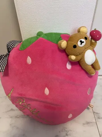 리락쿠마 이치고 모양 쿠션