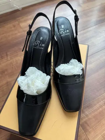 블랙 백 밴딩 펌프스 예쁨