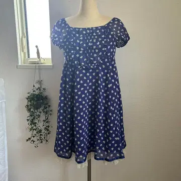 에밀리 템플큐트 하트 무늬 프릴 반팔 원피스