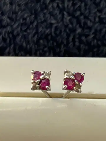 플라티나 900 루비 다이아 스퀘어 스터드 귀걸이