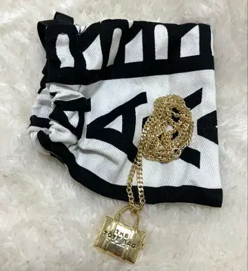 마크제이콥스 the tote bag 백 목걸이 펜던트