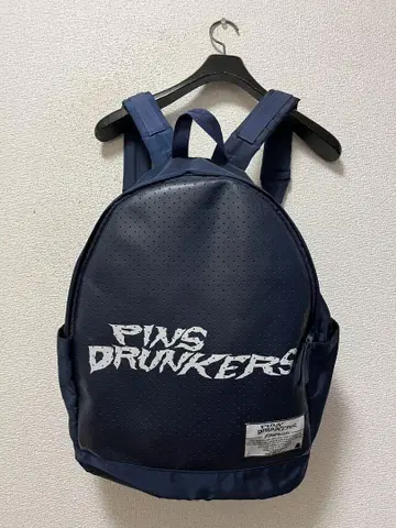 펑크 드렁커스 나일론 백팩 / 다크 네이비 빅 로고 프린트 A4