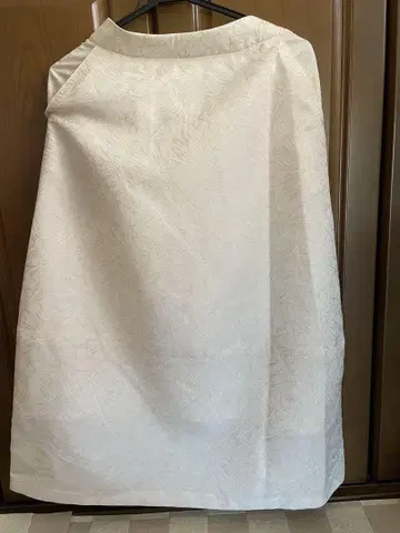 아이보리 플레어 스커트
