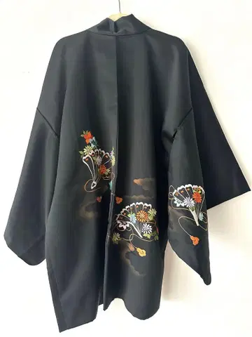 블랙 부채와 꽃 자수 겉옷 일본 의류 세퍼레이트