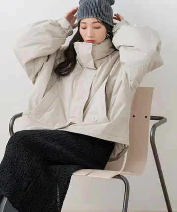 [ 새상품 ] 몬스터 숏코트 화이트 로리즈팜