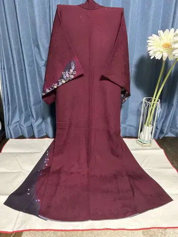 미사용품 버건디 색상에 벚꽃 패턴 츠케사게
