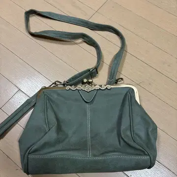 그린 플랩식 금장 장식 백