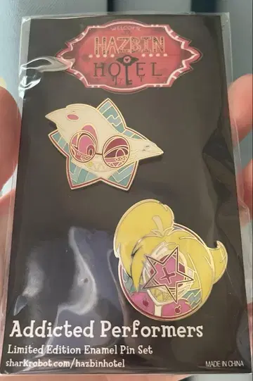 HAZBIN HOTEL Angel Dust CherryBomb 핀 배지
