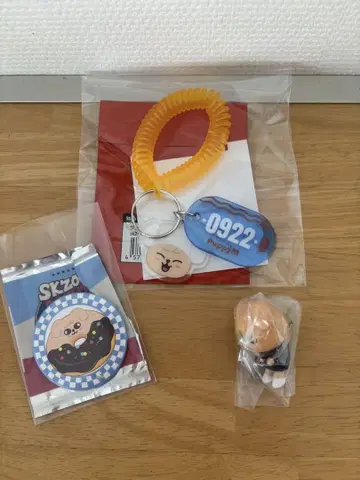 퍼핌 SKZOO 키링, 캔 배지, 이어지는 키링