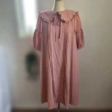 메종 드 플뢰르 카논 여름 바람이 나부끼는 원피스