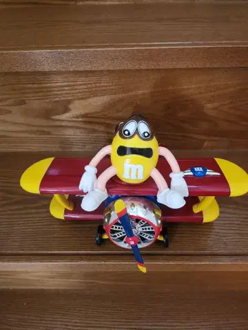 M&M's 비행기형 피규어