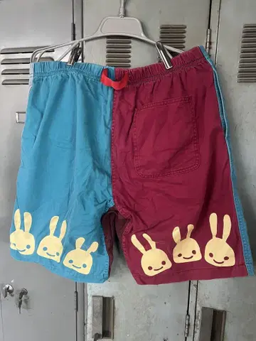 CUNE 토끼 프린트 바이컬러 하프 팬츠