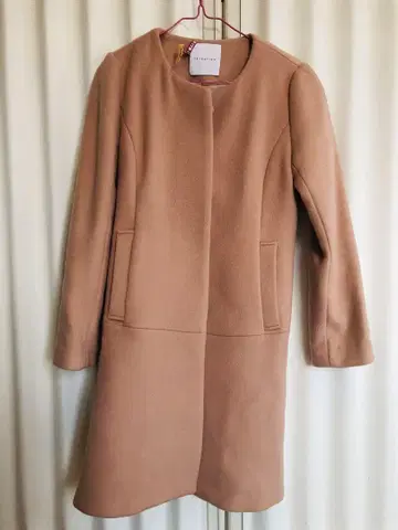 베이지 핑크 울 코트 노카라