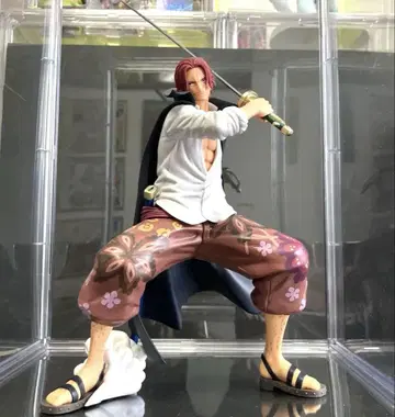 샹크스 피규어 전체 높이 약 23cm