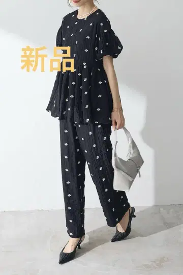 [ 새상품 ] Frene 모노톤 플라워 자수 퍼프 튜닉/팬츠