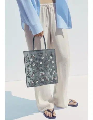 택 포함 새상품 ZARA 자수 패브릭 소재 백 블루 색상 완판템