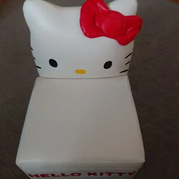헬로키티 체어 화이트