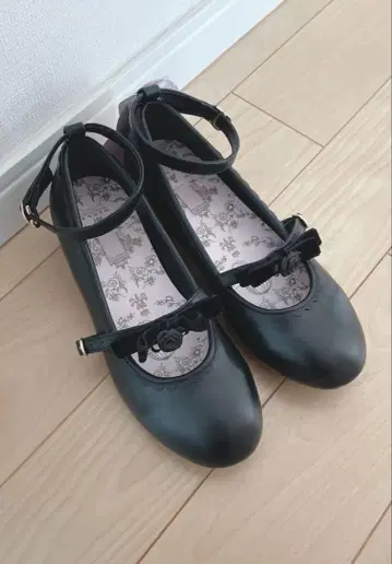 아오키 미사코 시마무라 니나스 펌프스 블랙 S