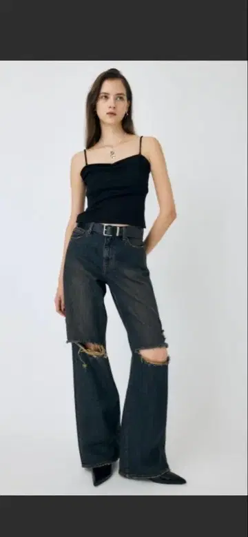 KNEE SLIT WIDE STRAIGHT